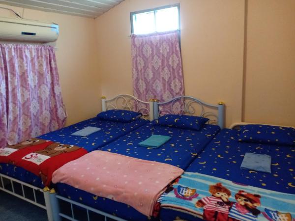 Baanchaokoh Homestay : photo 4 de la chambre chambre triple