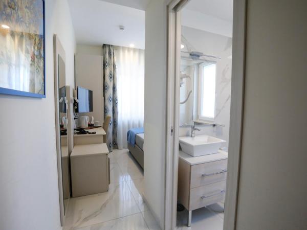 Vomero High Hotel : photo 1 de la chambre petite chambre simple