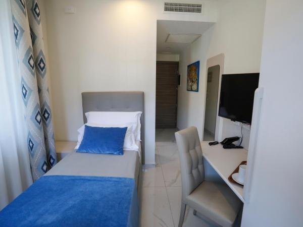 Vomero High Hotel : photo 3 de la chambre petite chambre simple