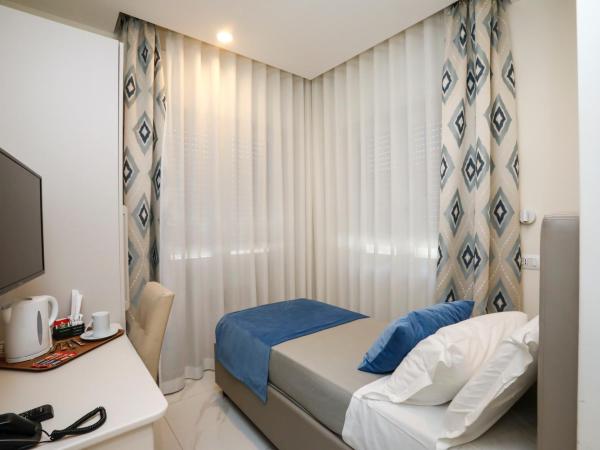 Vomero High Hotel : photo 2 de la chambre petite chambre simple