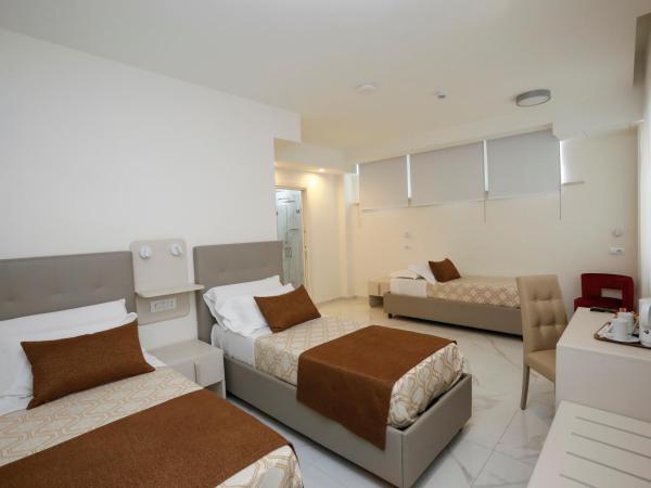 Vomero High Hotel : photo 7 de la chambre chambre triple - accessible aux personnes à mobilité réduite