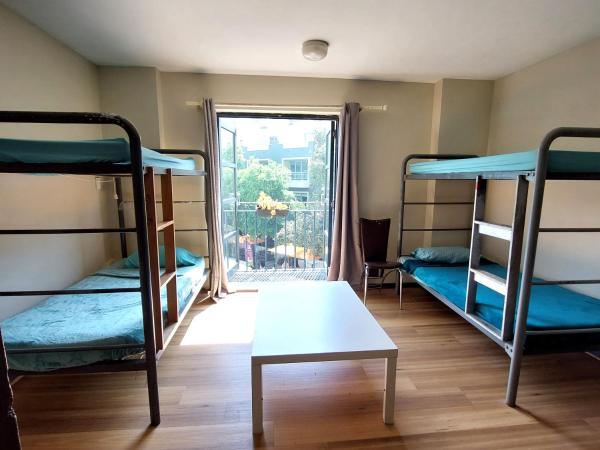 Boardrider Backpackers and Budget Motel : photo 3 de la chambre lit simple dans dortoir pour femmes