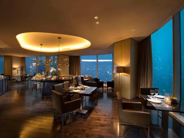 Conrad Beijing by Hilton : photo 4 de la chambre chambre exécutive lit king-size - accès au salon exécutif