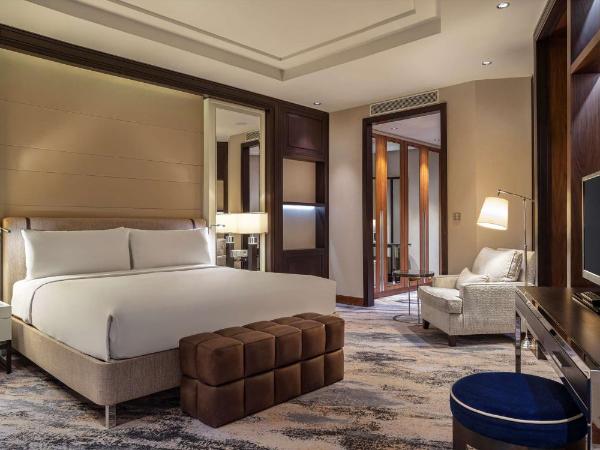 Hilton Istanbul Bomonti : photo 3 de la chambre suite lit king-size taksim - vue sur mer