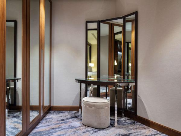 Hilton Istanbul Bomonti : photo 5 de la chambre suite lit king-size taksim - vue sur mer