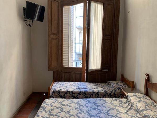 Derby Home Hotel : photo 3 de la chambre chambre familiale avec salle de bains privative