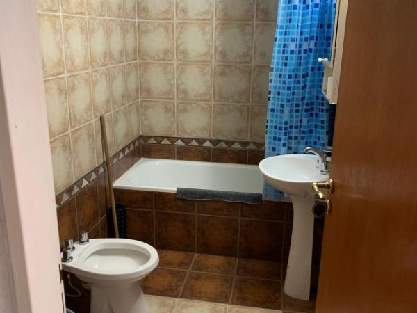 Derby Home Hotel : photo 1 de la chambre chambre familiale avec salle de bains privative