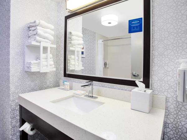 Hampton Inn & Suites Columbia/Southeast-Fort Jackson : photo 8 de la chambre chambre lit king-size - non-fumeurs