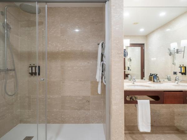 Eurostars Grand Marina Hotel GL : photo 1 de la chambre chambre deluxe double ou lits jumeaux