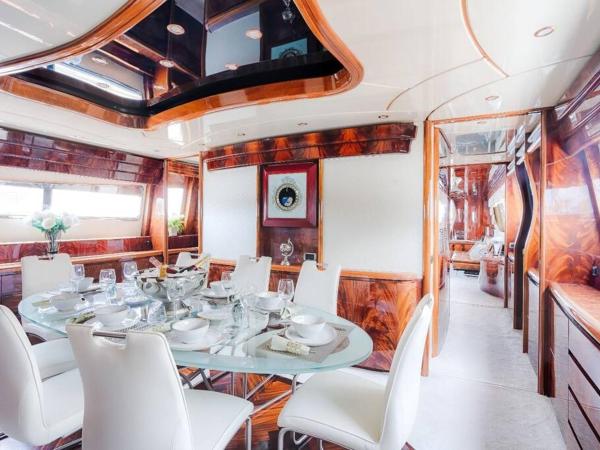 Super Yacht Located in Puerto Banus : photo 2 de la chambre mobile home