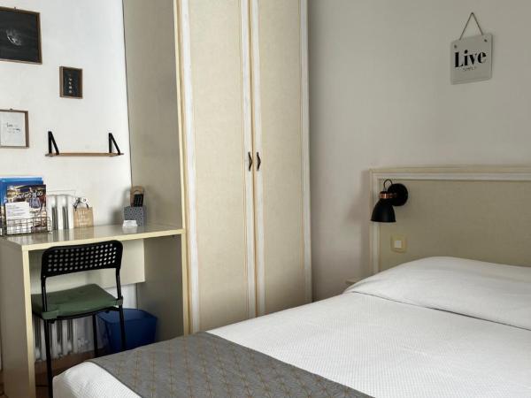 Hotel Le Flore : photo 1 de la chambre chambre double Économique
