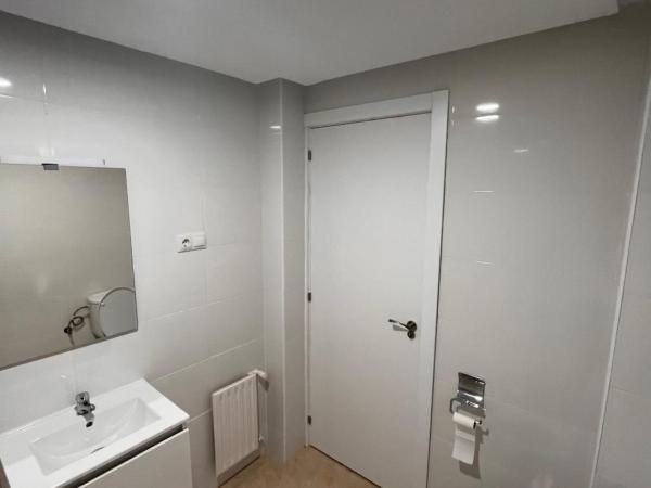 Mars Suites Alondra : photo 6 de la chambre chambre double avec salle de bains commune