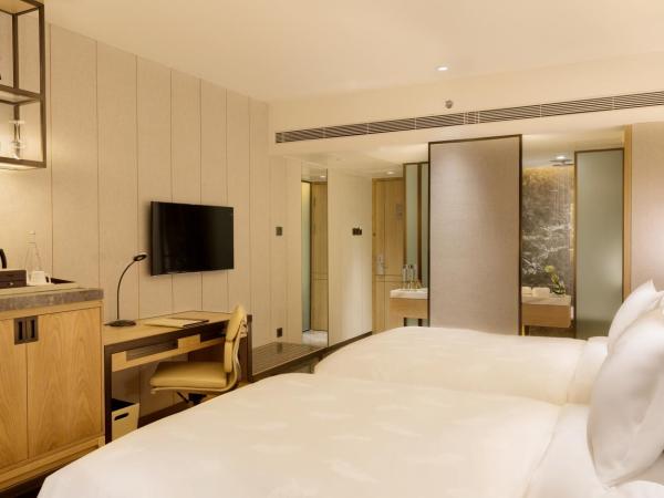The Garden Hotel Guangzhou - Free shuttle between hotel and Exhibition Center during Canton Fair & Exhibitor registration Counter : photo 1 de la chambre chambre premier