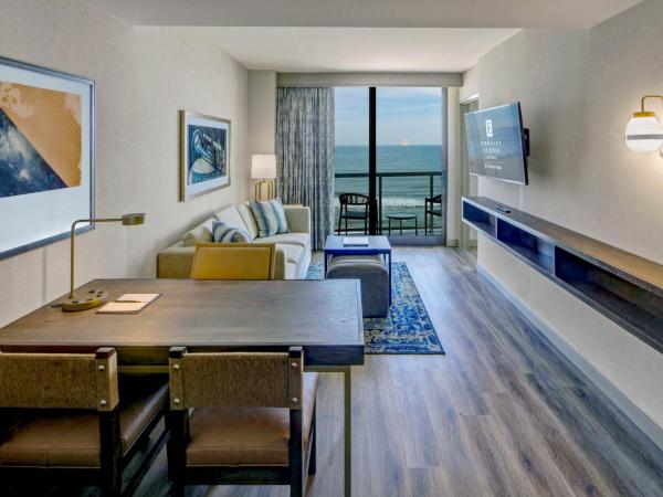 Embassy Suites By Hilton Virginia Beach Oceanfront Resort : photo 2 de la chambre suite lit king-size - côté océan