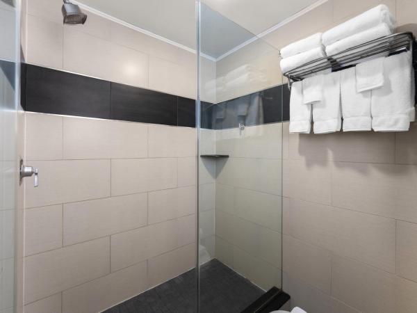 Quality Inn Center City : photo 1 de la chambre suite lit queen-size - non-fumeurs 