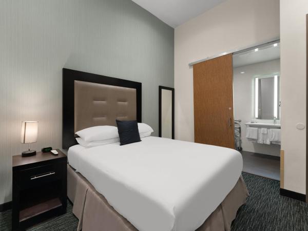 Quality Inn Center City : photo 1 de la chambre chambre lit queen-size - non-fumeurs