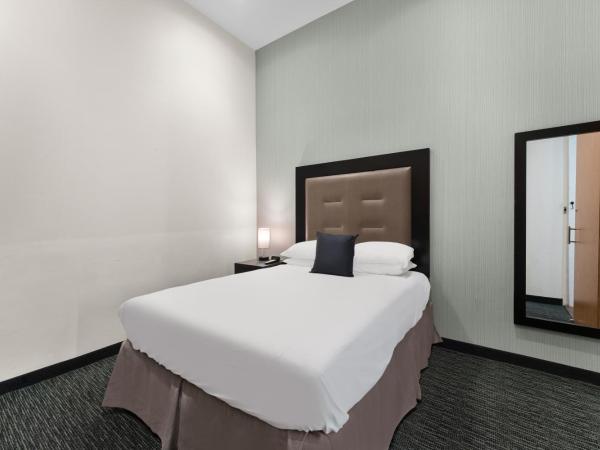 Quality Inn Center City : photo 3 de la chambre chambre lit queen-size - non-fumeurs