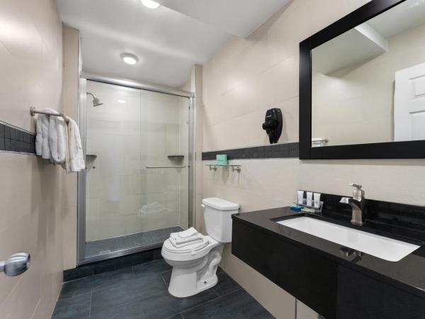 Quality Inn Center City : photo 4 de la chambre chambre lit queen-size - non-fumeurs