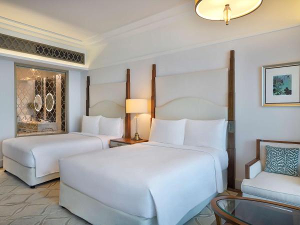 Waldorf Astoria Dubai Palm Jumeirah : photo 1 de la chambre chambre club avec 2 lits queen-size - vue sur mer