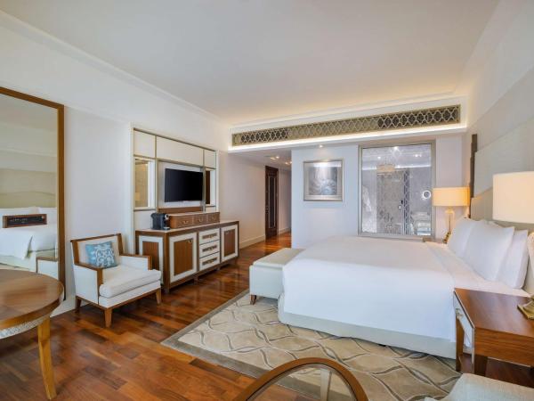 Waldorf Astoria Dubai Palm Jumeirah : photo 5 de la chambre chambre lit king-size supérieure - accessible aux personnes à mobilité réduite