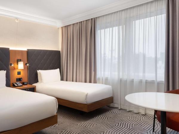 Hilton London Olympia : photo 10 de la chambre chambre lits jumeaux premium