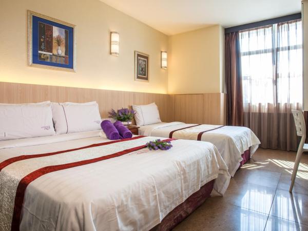 Lavender Inn Permas Jaya : photo 1 de la chambre chambre familiale deluxe