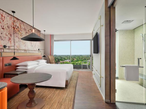 The Artiste Kochi, a Tribute Portfolio Hotel : photo 2 de la chambre standard king room with balcony