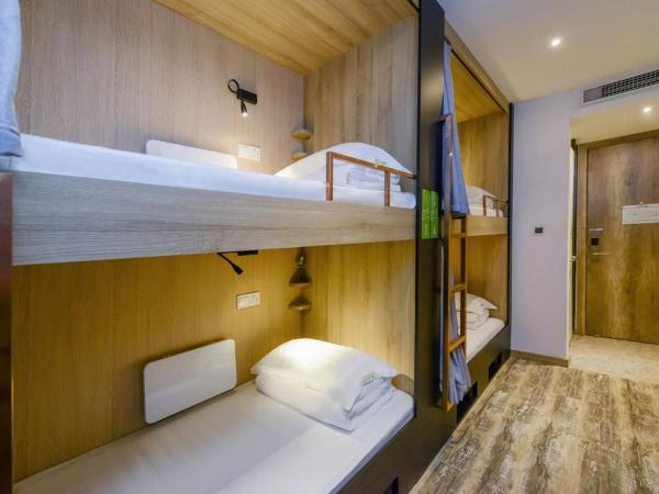 Heye International Youth Hostel : photo 1 de la chambre bed in 4-bed male dormitory room shared bathroom