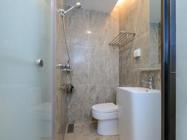 Heye International Youth Hostel : photo 4 de la chambre bed in 4-bed female dormitory room private bathroom