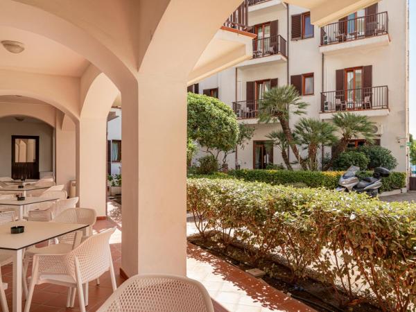 Hotel El Balear : photo 3 de la chambre chambre double ou lits jumeaux standard - vue sur jardin