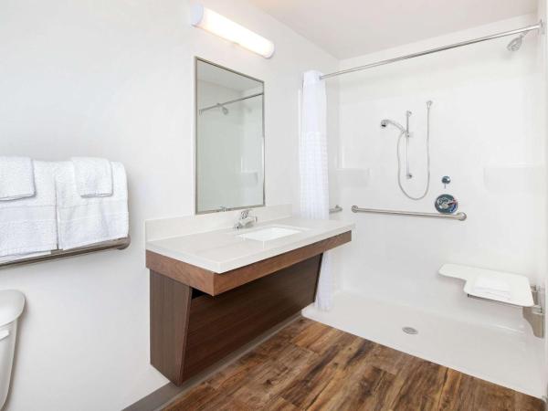WoodSpring Suites Savannah Pooler : photo 8 de la chambre queen room with roll-in shower - disability access/non smoking