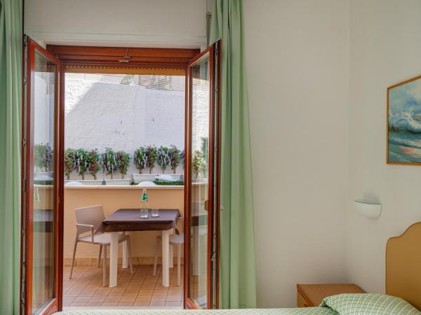 Hotel El Balear : photo 3 de la chambre chambre double ou lits jumeaux standard