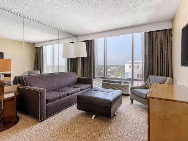 Hilton Vacation Club Ocean Beach Club Virginia Beach : photo 1 de la chambre one-bedroom queen room with sofabed and city view