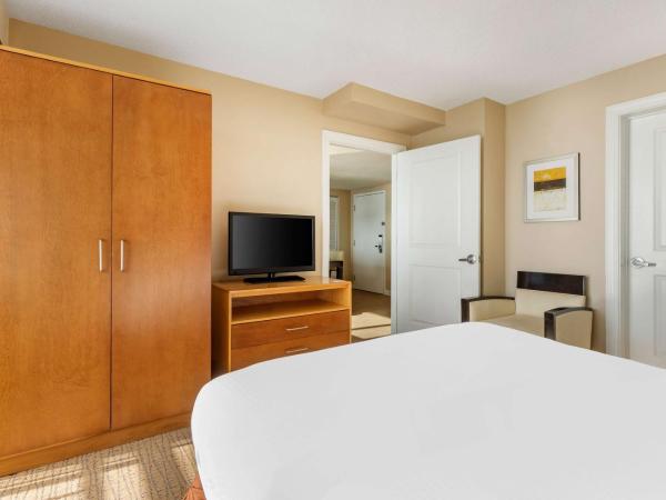 Hilton Vacation Club Ocean Beach Club Virginia Beach : photo 1 de la chambre suite 1 chambre lit queen-size avec canapé-lit - côté océan