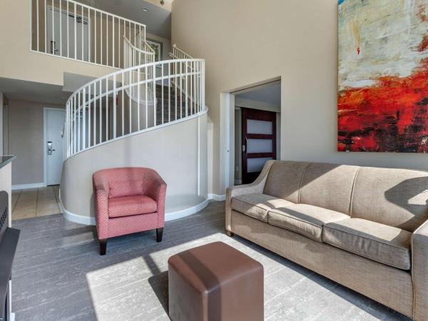 Hilton Vacation Club Ocean Beach Club Virginia Beach : photo 1 de la chambre two-bedroom bi-level king suite with sofa bed