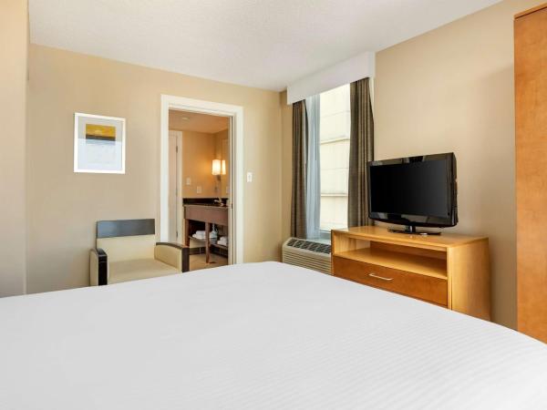 Hilton Vacation Club Ocean Beach Club Virginia Beach : photo 2 de la chambre suite 1 chambre lit queen-size avec canapé-lit - vue sur océan