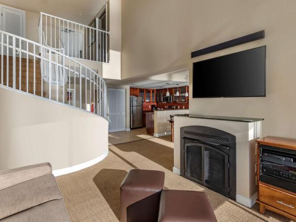 Hilton Vacation Club Ocean Beach Club Virginia Beach : photo 5 de la chambre two-bedroom bi-level king suite with sofa bed