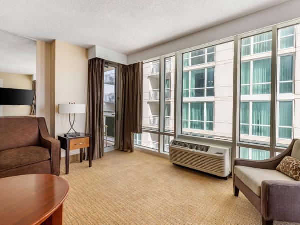 Hilton Vacation Club Ocean Beach Club Virginia Beach : photo 6 de la chambre suite lit queen-size 1 chambre avec vue sur ville