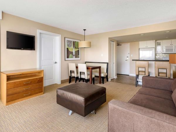 Hilton Vacation Club Ocean Beach Club Virginia Beach : photo 4 de la chambre suite 1 chambre lit queen-size avec canapé-lit - vue sur océan