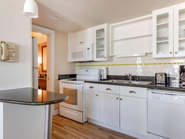 Hilton Vacation Club Ocean Beach Club Virginia Beach : photo 6 de la chambre suite 1 chambre avec lit king-size - front de mer