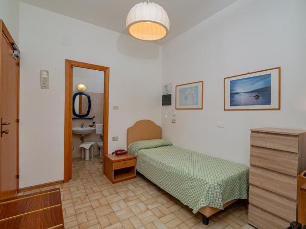 Hotel El Balear : photo 10 de la chambre chambre simple standard