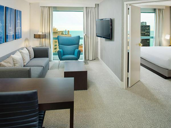 Hilton Chicago Magnificent Mile Suites : photo 2 de la chambre suite king 1 chambre avec vue sur le lac