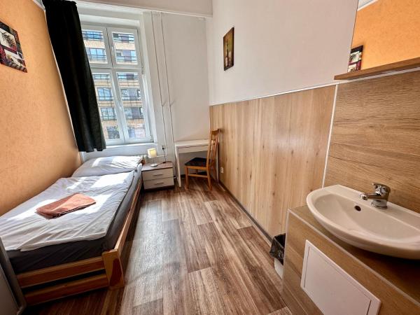 Pension SKLEP : photo 8 de la chambre chambre simple avec salle de bains commune