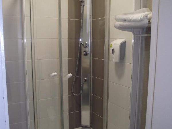 Logis Hotel des Bourbons : photo 3 de la chambre chambre double