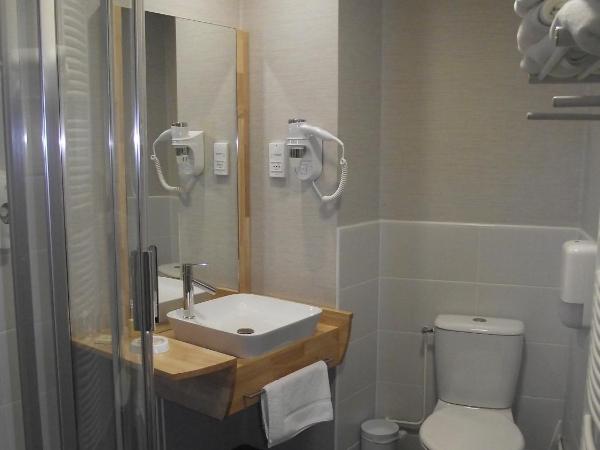 Logis Hotel des Bourbons : photo 5 de la chambre chambre double