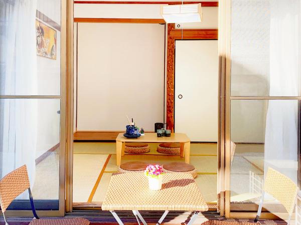 TOKYO/Shinjuku & Shibuya 10mins/5mins walk to subway stiaon/Kichijoji 15mins/Shimokitazawa 5mins/Louis House : photo 8 de la chambre chambre triple - vue sur jardin