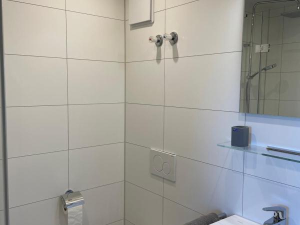Pension am Eichenhain : photo 3 de la chambre chambre simple avec salle de bains 