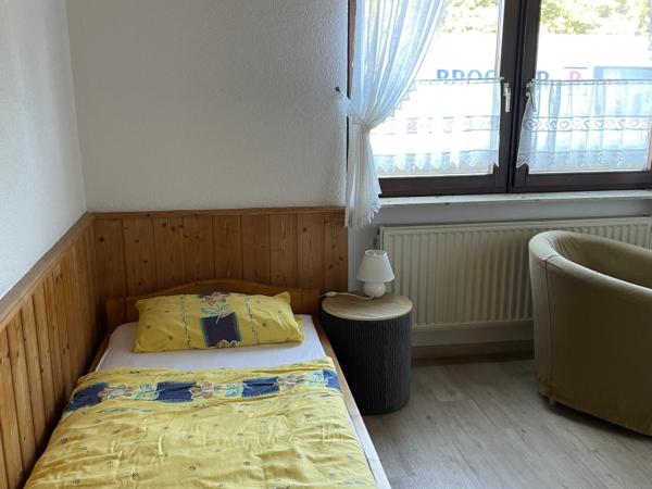 Pension am Eichenhain : photo 6 de la chambre chambre simple avec salle de bains 