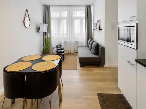 R73 Apartments by Domani Hotels : photo 5 de la chambre appartement avec terrasse