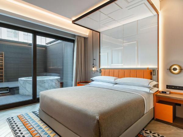 Canopy by Hilton Hangzhou West Lake : photo 2 de la chambre chambre lit king-size deluxe avec balcon